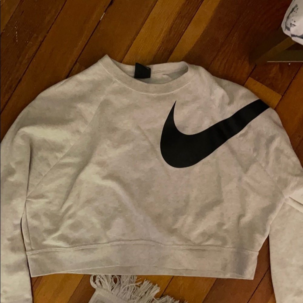 Cropped Nike crew neck